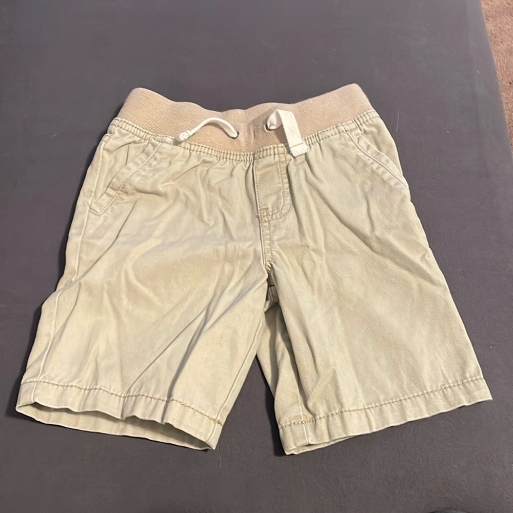 Cherokee boys 4T tan shorts. Elastic waste.